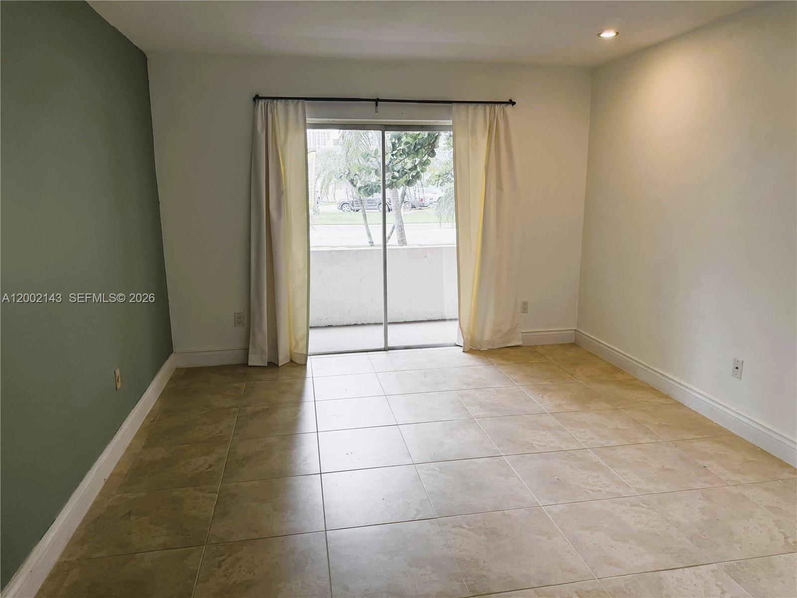 DADELAND CAPRI CONDO - Residential