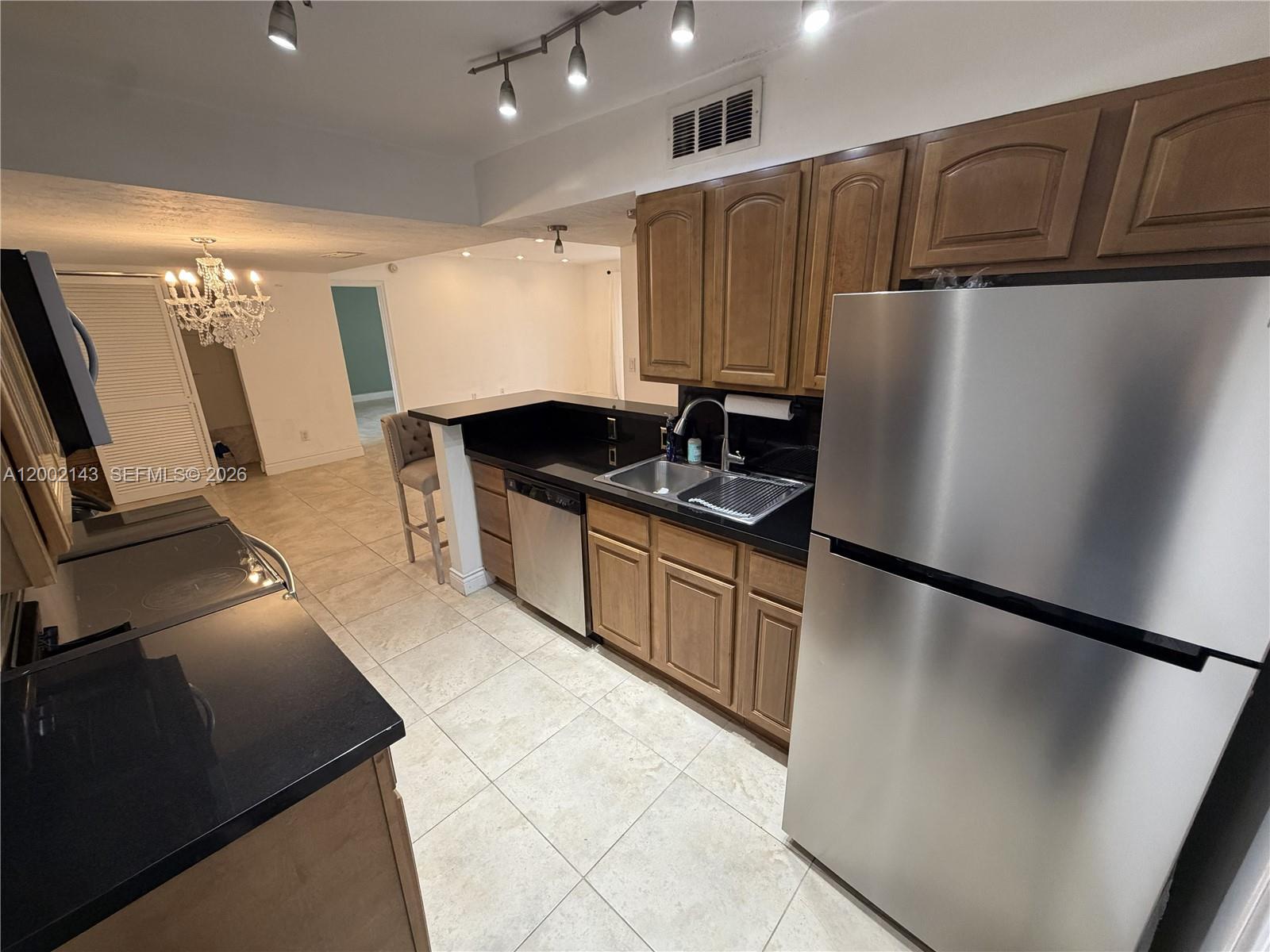 DADELAND CAPRI CONDO - Residential