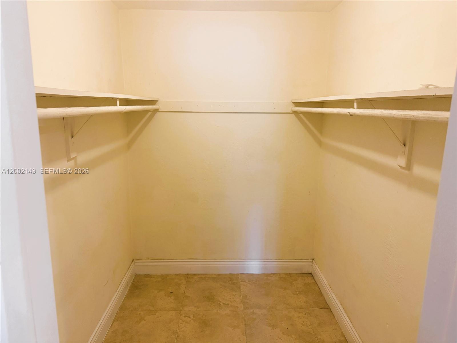 DADELAND CAPRI CONDO - Residential