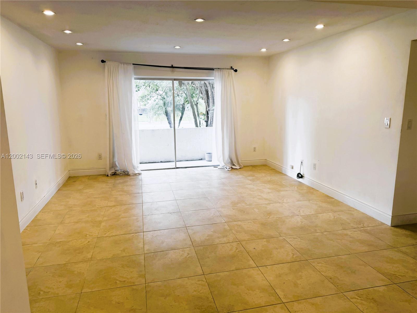 DADELAND CAPRI CONDO - Residential