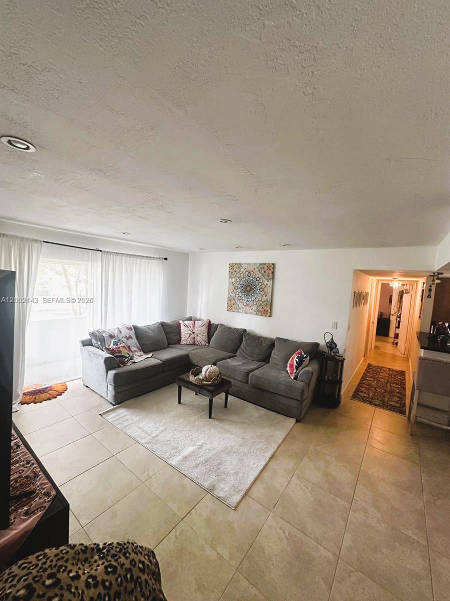 DADELAND CAPRI CONDO - Residential