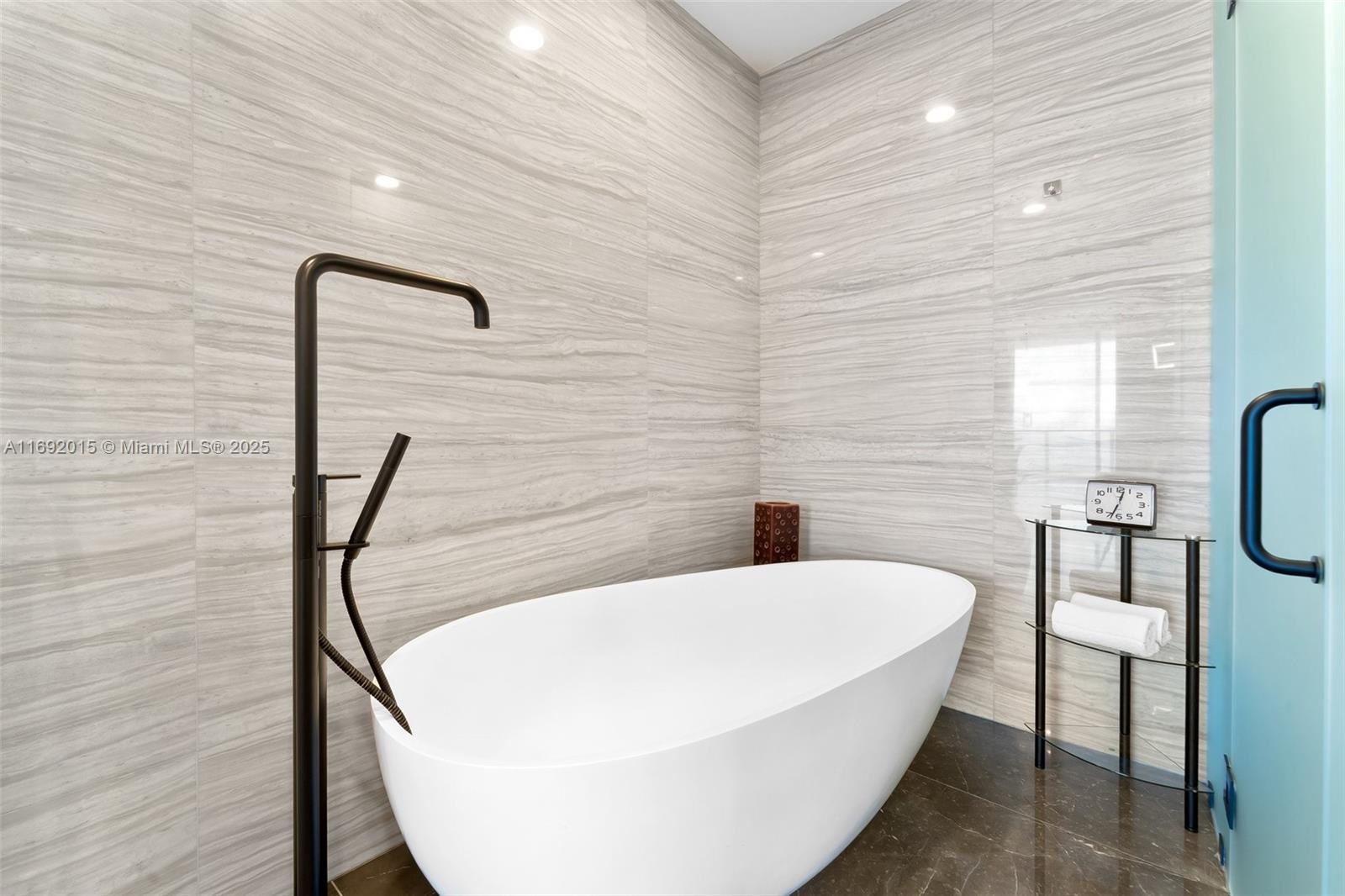 2200 FORT LAUDERDALE BEAC - Residential