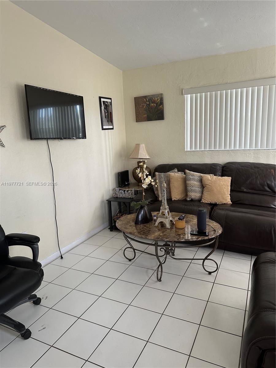 LINCOLN ESTS - Residential