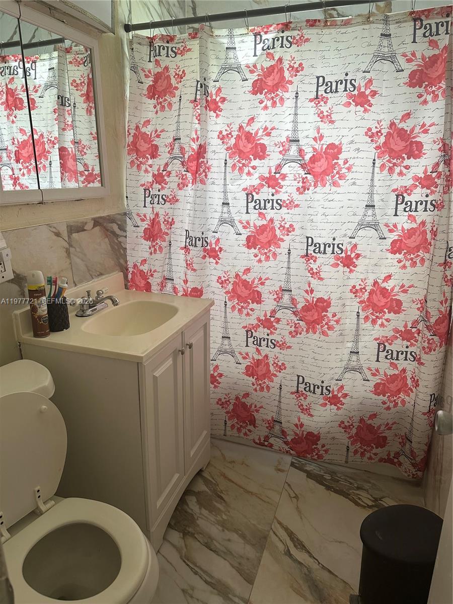 LINCOLN ESTS - Residential