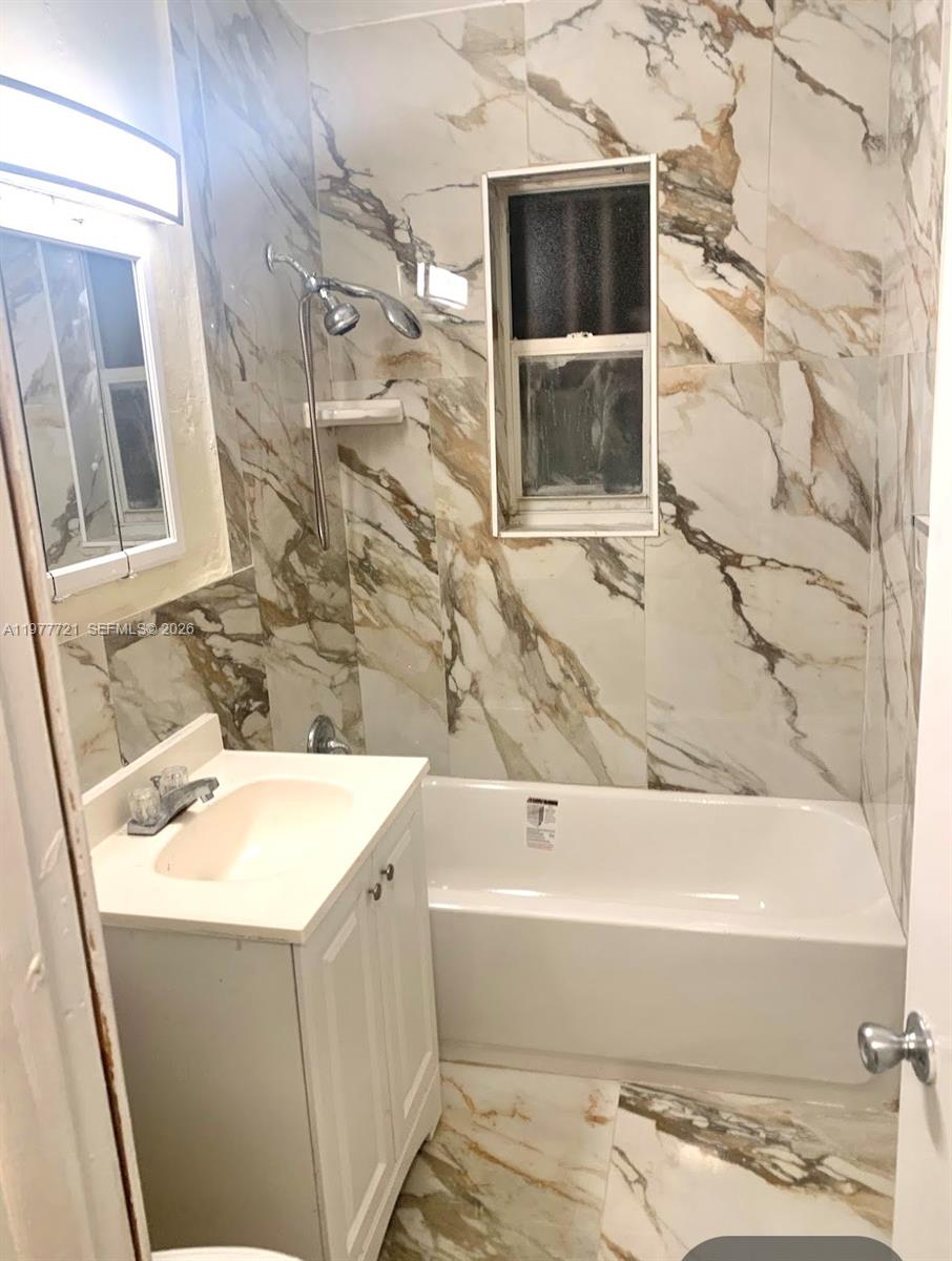 LINCOLN ESTS - Residential