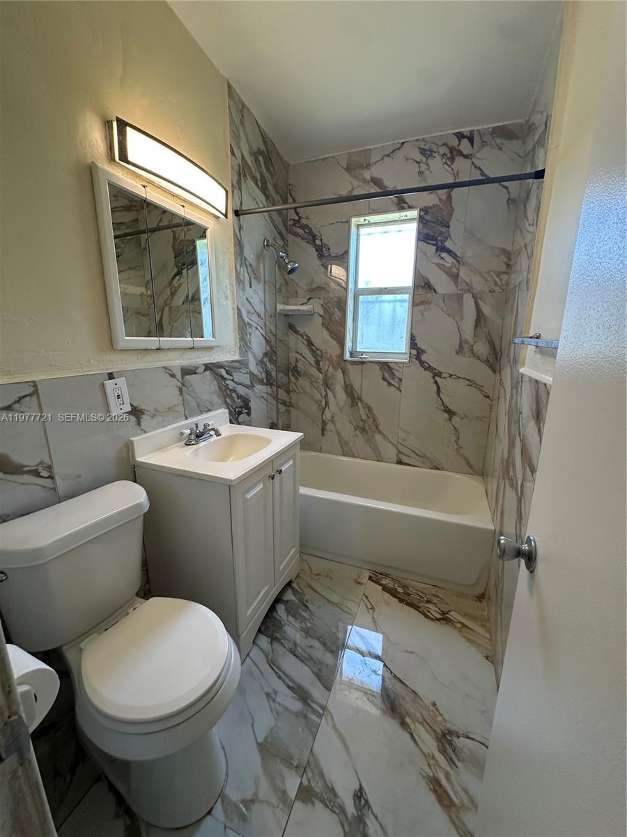 LINCOLN ESTS - Residential