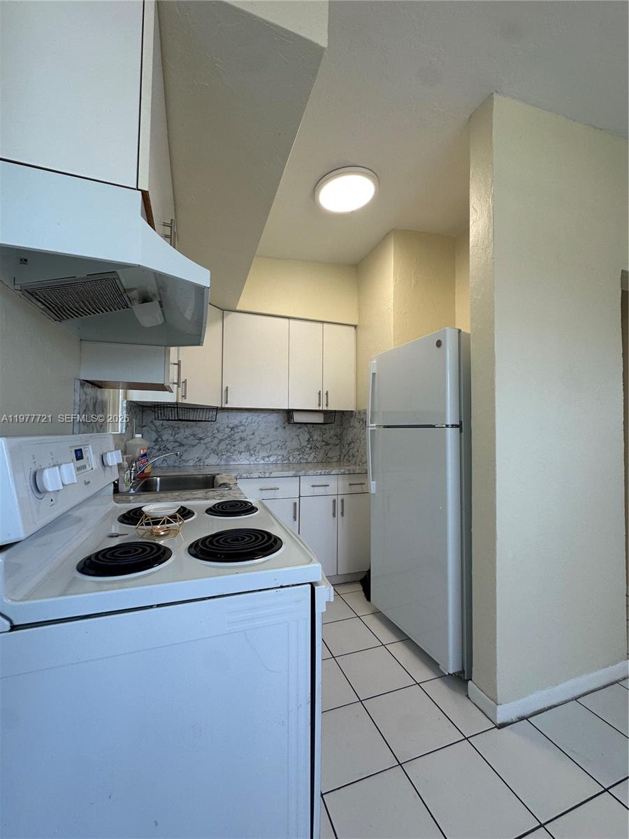 LINCOLN ESTS - Residential