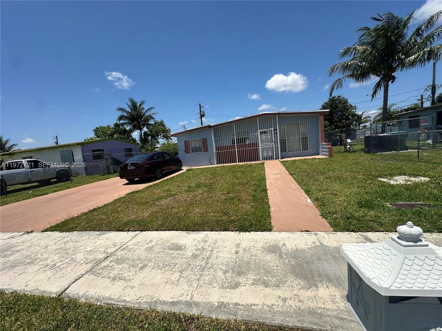 Beautiful 3 bedroom 1 bath home WITHOUT Association and in great family neighborhood. Buy this beauty ASAP before it disappears. Huge yard with fruit trees, room for boats, trailers, everything…