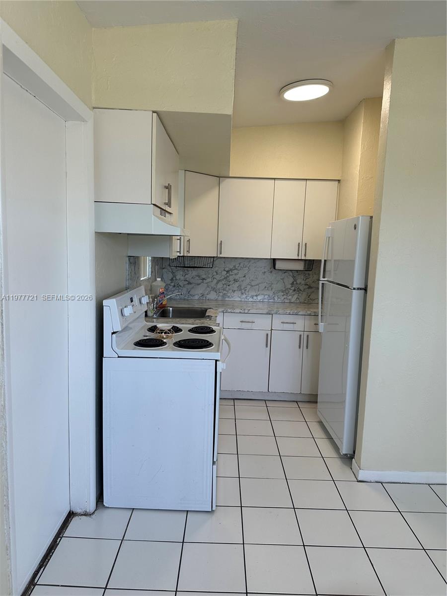 LINCOLN ESTS - Residential