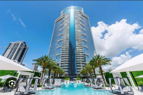 851 NE 1st Ave 2406 Miami FL 33132