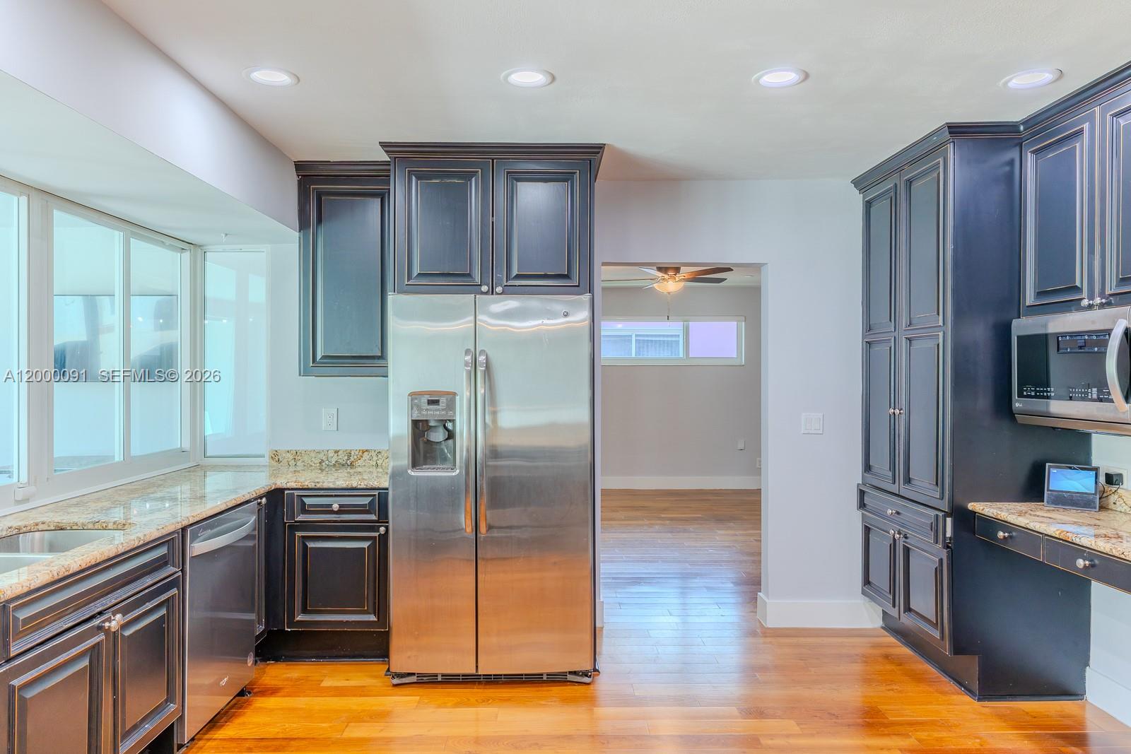 HOLLYWOOD HILLS AMEN PLAT - Residential Lease