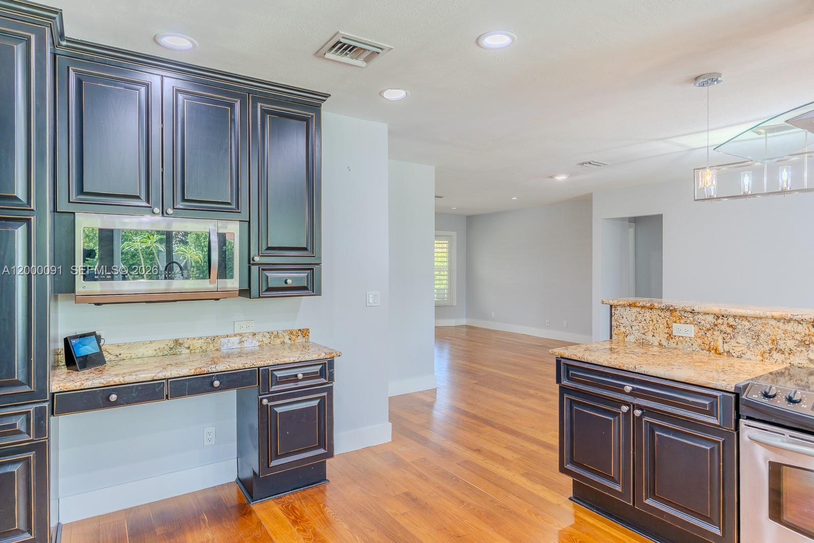 HOLLYWOOD HILLS AMEN PLAT - Residential Lease