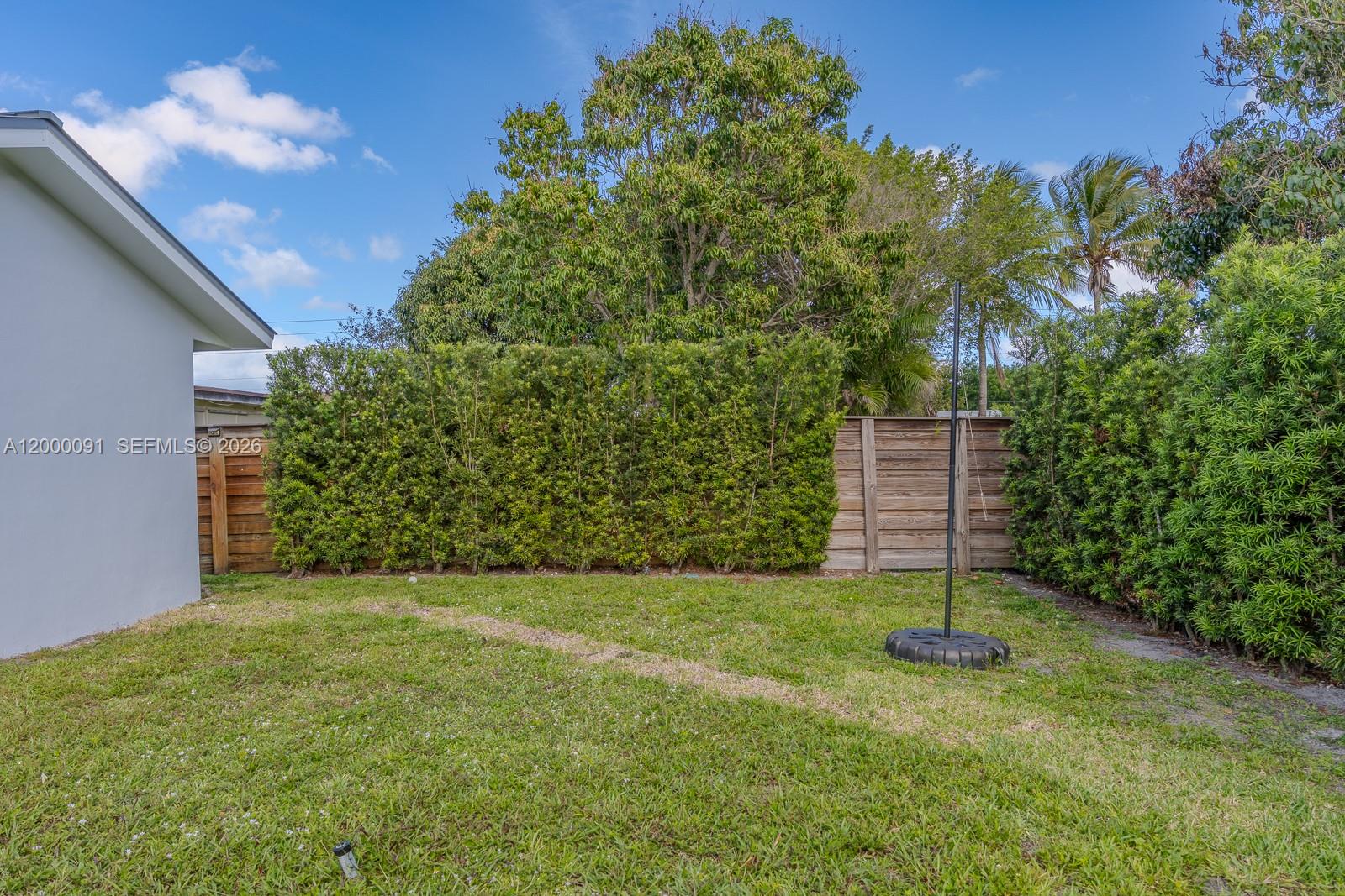 HOLLYWOOD HILLS AMEN PLAT - Residential Lease