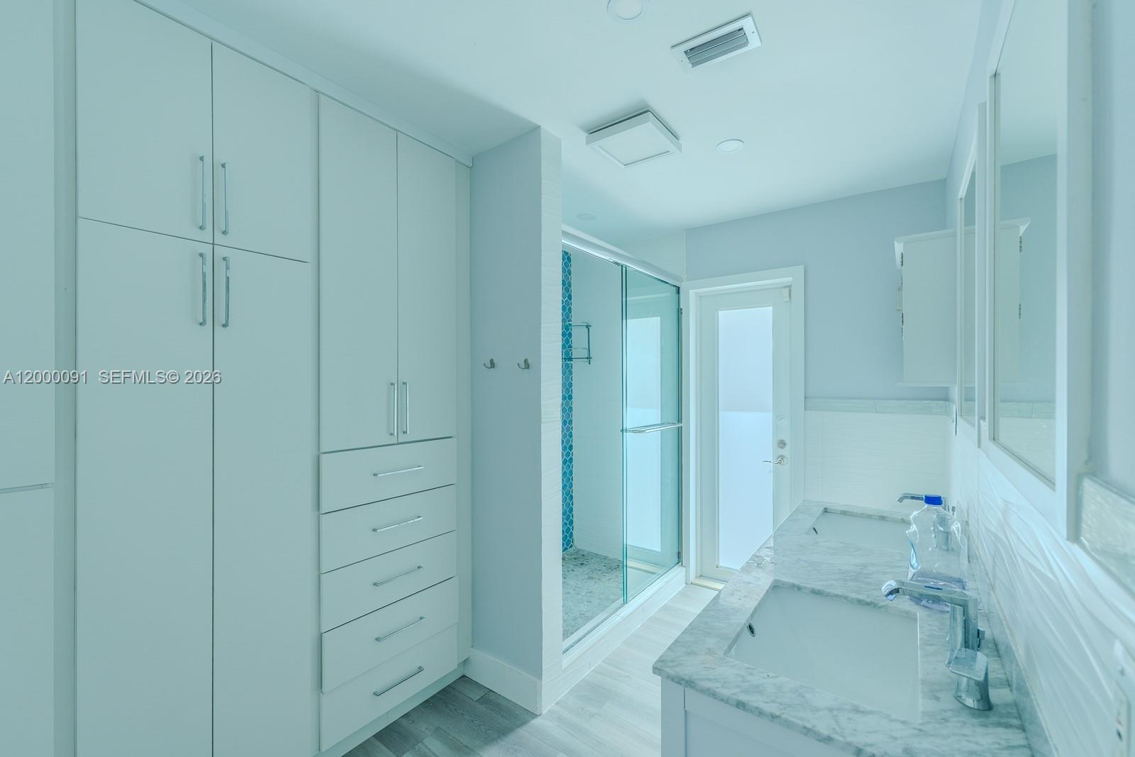 HOLLYWOOD HILLS AMEN PLAT - Residential Lease