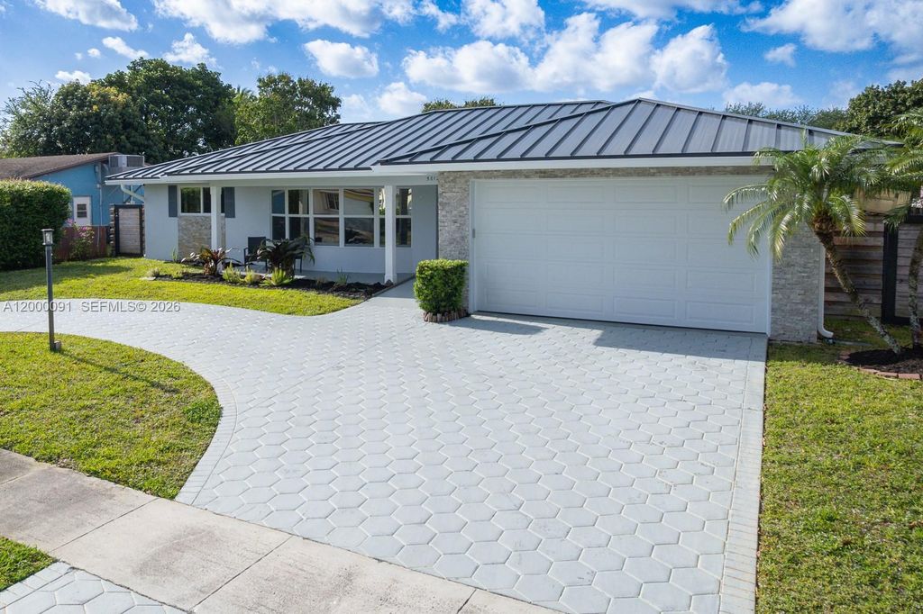 Photo of 5012 Grant St, Hollywood, FL 33021 (MLS # A12000091)