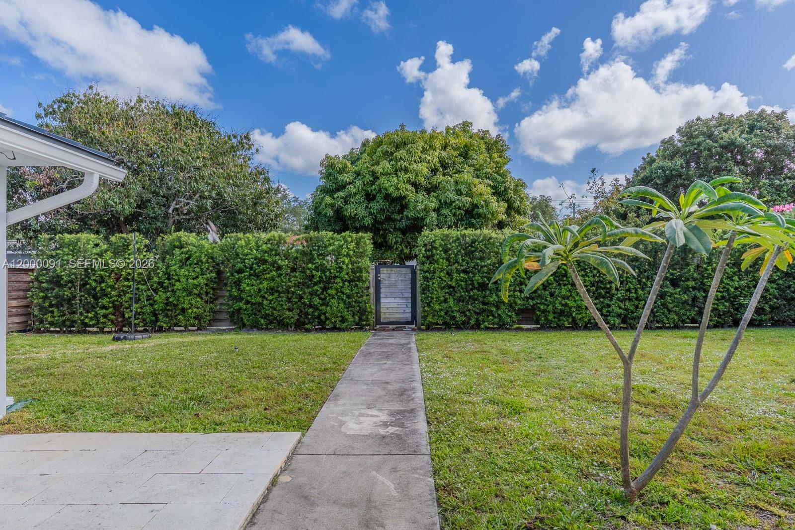 HOLLYWOOD HILLS AMEN PLAT - Residential Lease