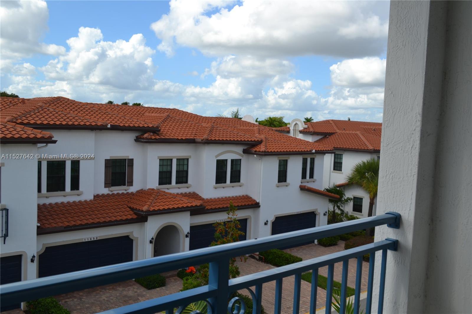 PEMBROKE LAKES SOUTH - Residential Lease