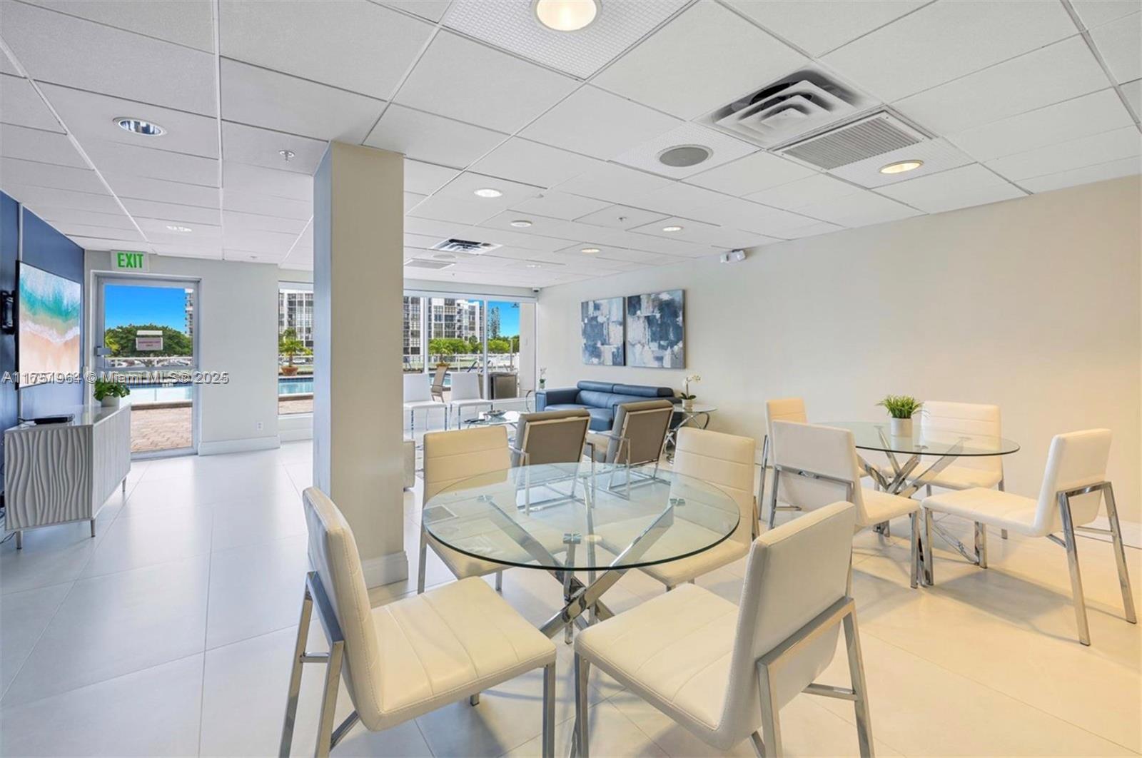 RESIDENCES ON HOLLYWOOD B - Residential