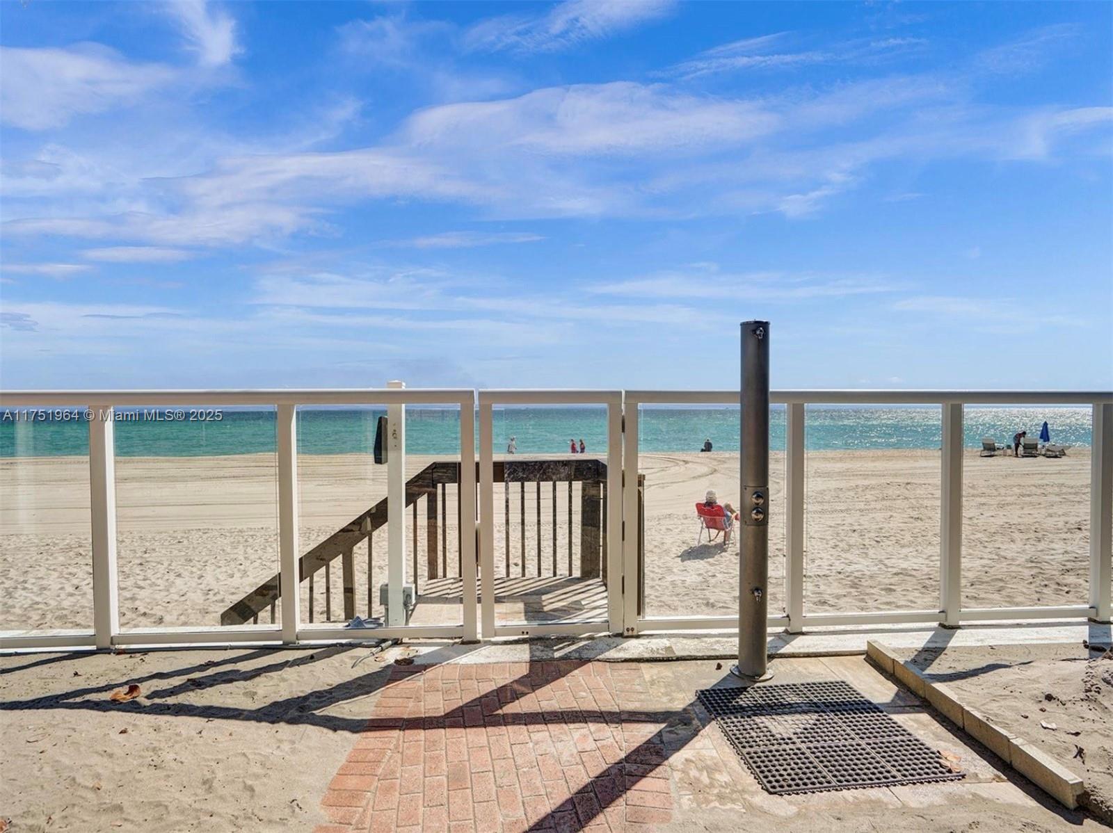 RESIDENCES ON HOLLYWOOD B - Residential