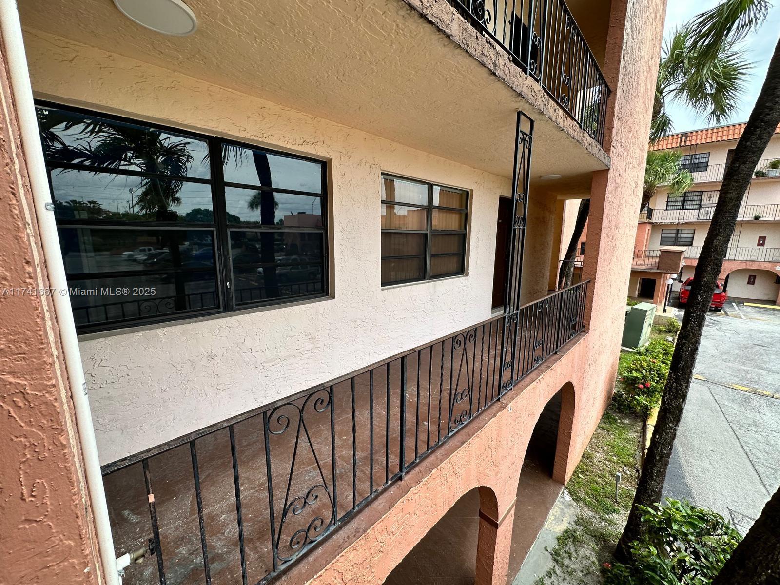 GREAT 2 BEDS 2 BATHS , IN HIALEAH! EXCELLENT LOCATION, RECENTLY PAINTED AND READY TO MOVE IN , HURRY! 2 MONTH TO MOVE IN! SCHEDULE AND SHOW IT TODAY!