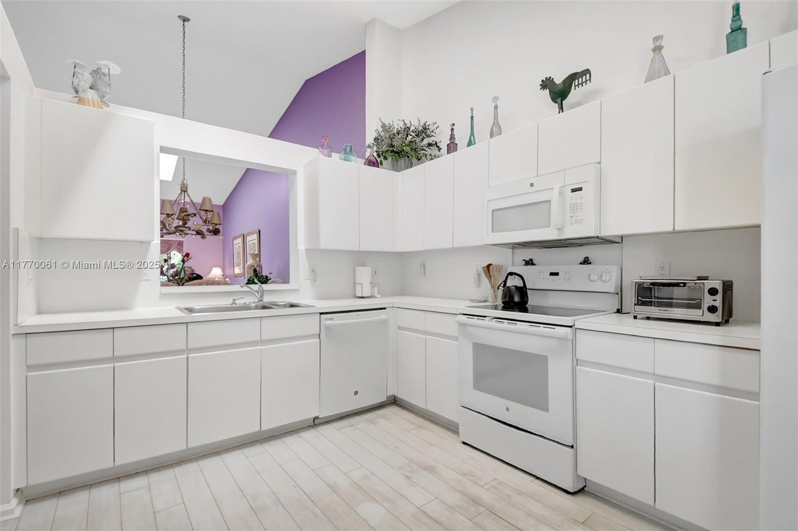 PALM ISLES I, II AND III - Residential Lease