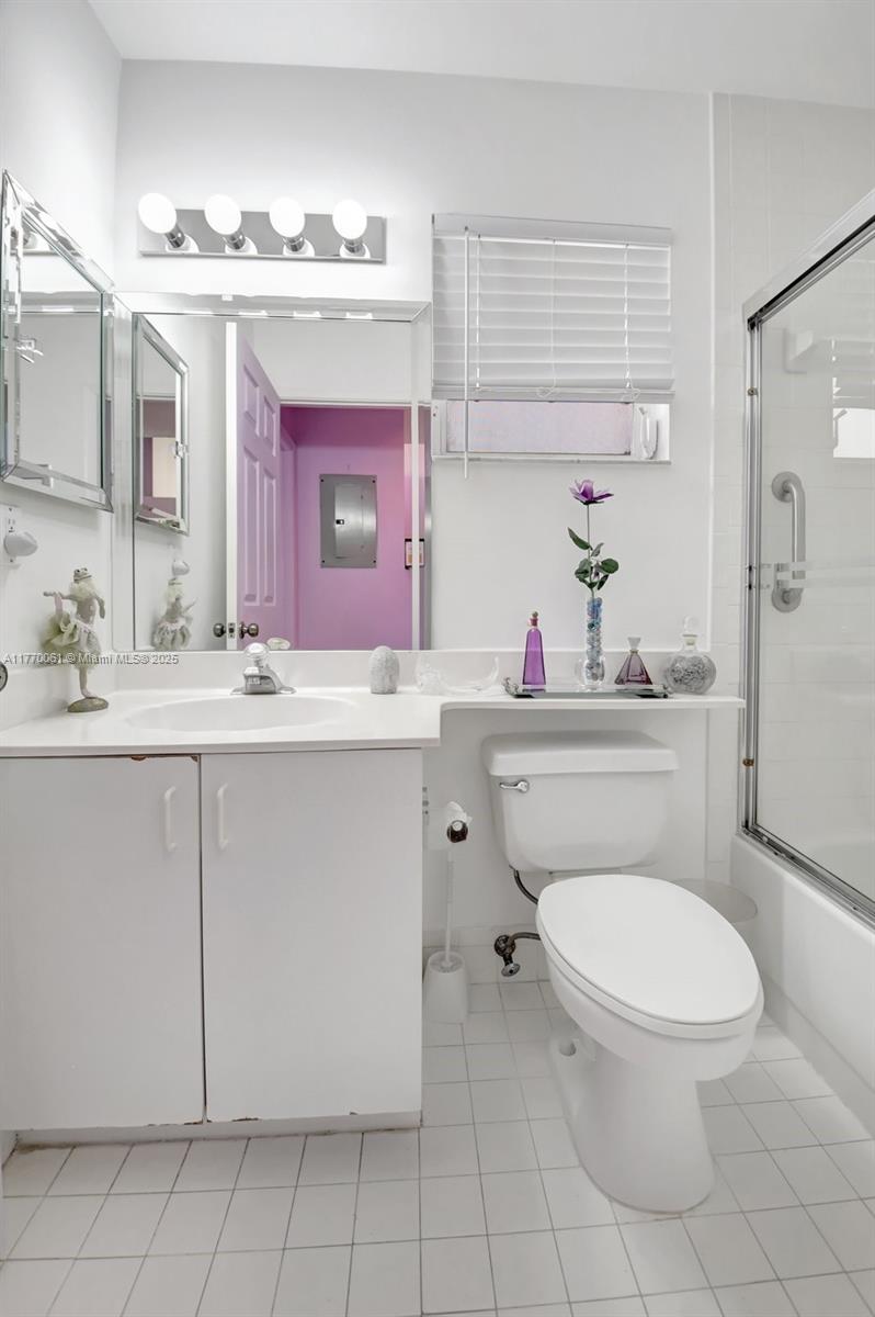 PALM ISLES I, II AND III - Residential Lease