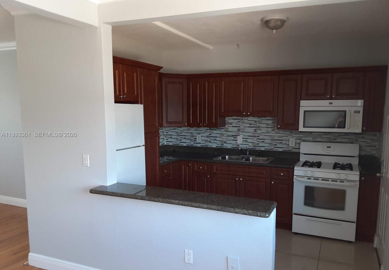 BISCAYNE BCH SUB - Residential Lease
