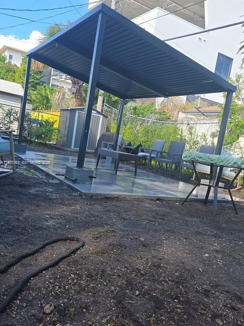 BISCAYNE BCH SUB - Residential Lease