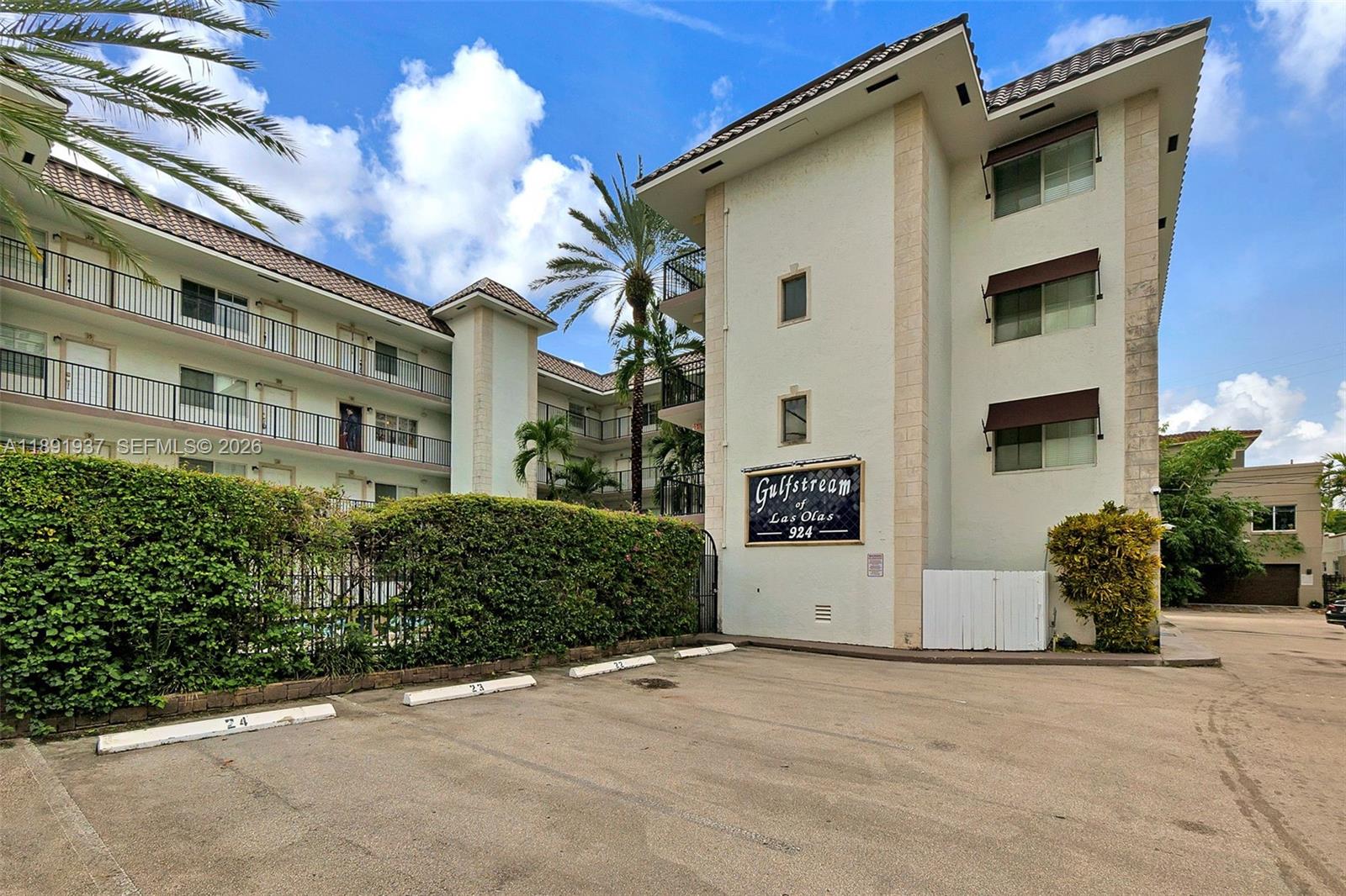 GULFSTREAM CONDO OF LAS O - Residential