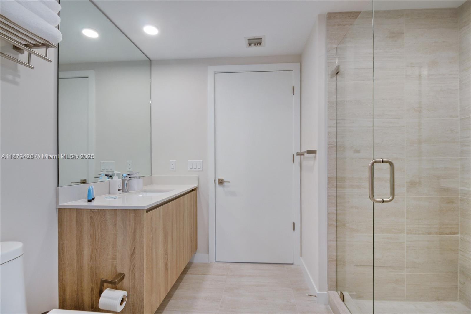 QUADRO CONDO - Residential