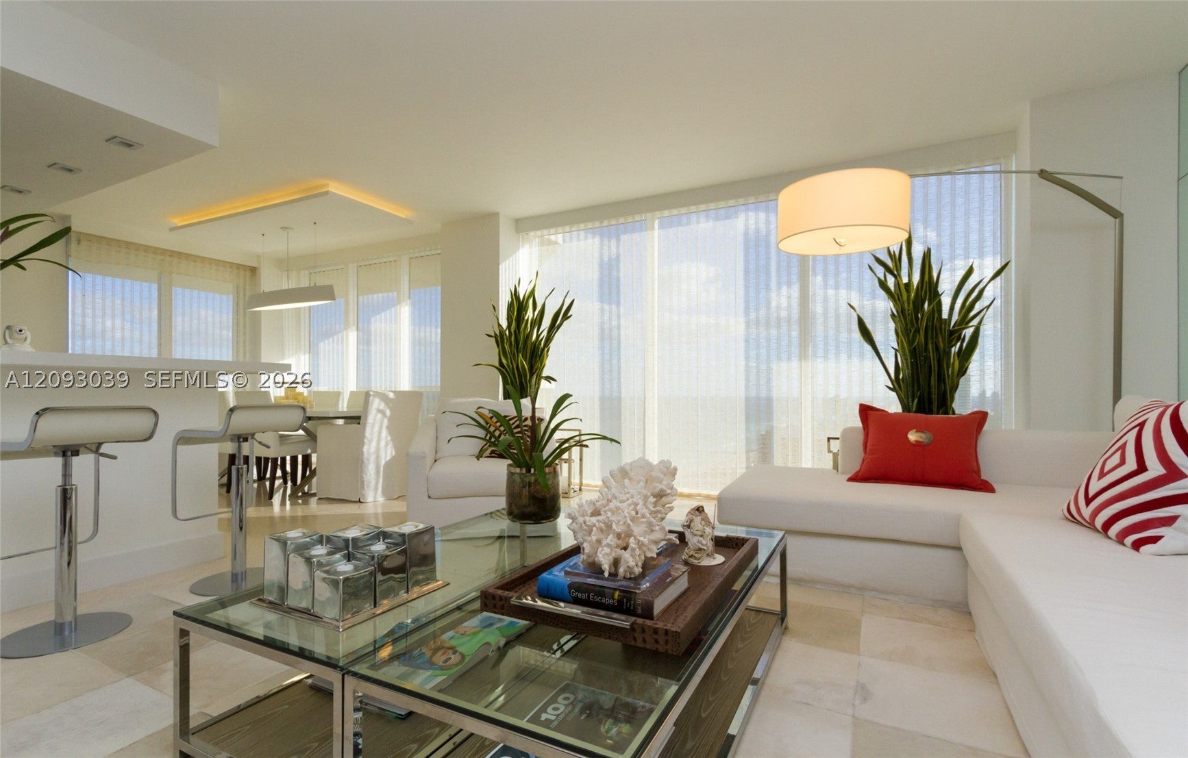 4775 Collins Ave 3203