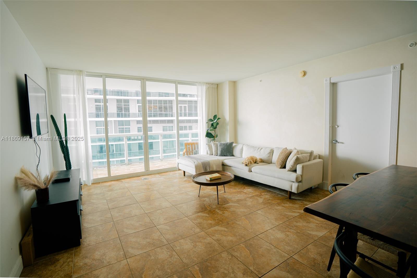 1800 N Bayshore Dr 1412