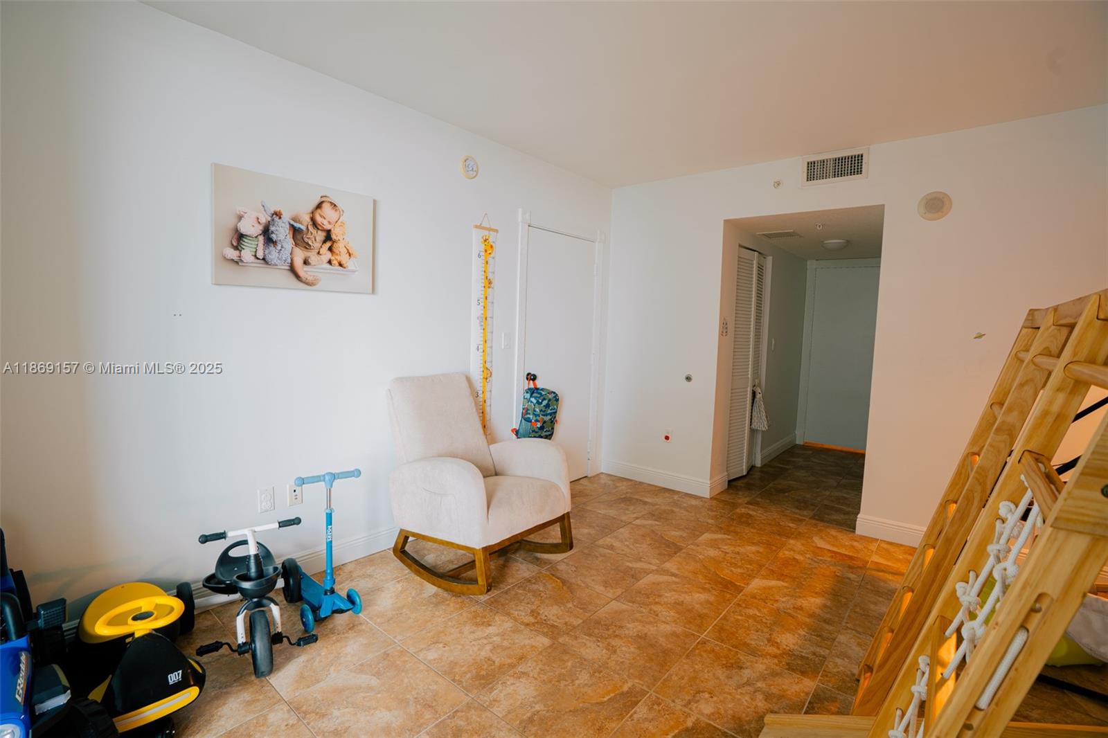 1800 CLUB CONDO - Residential