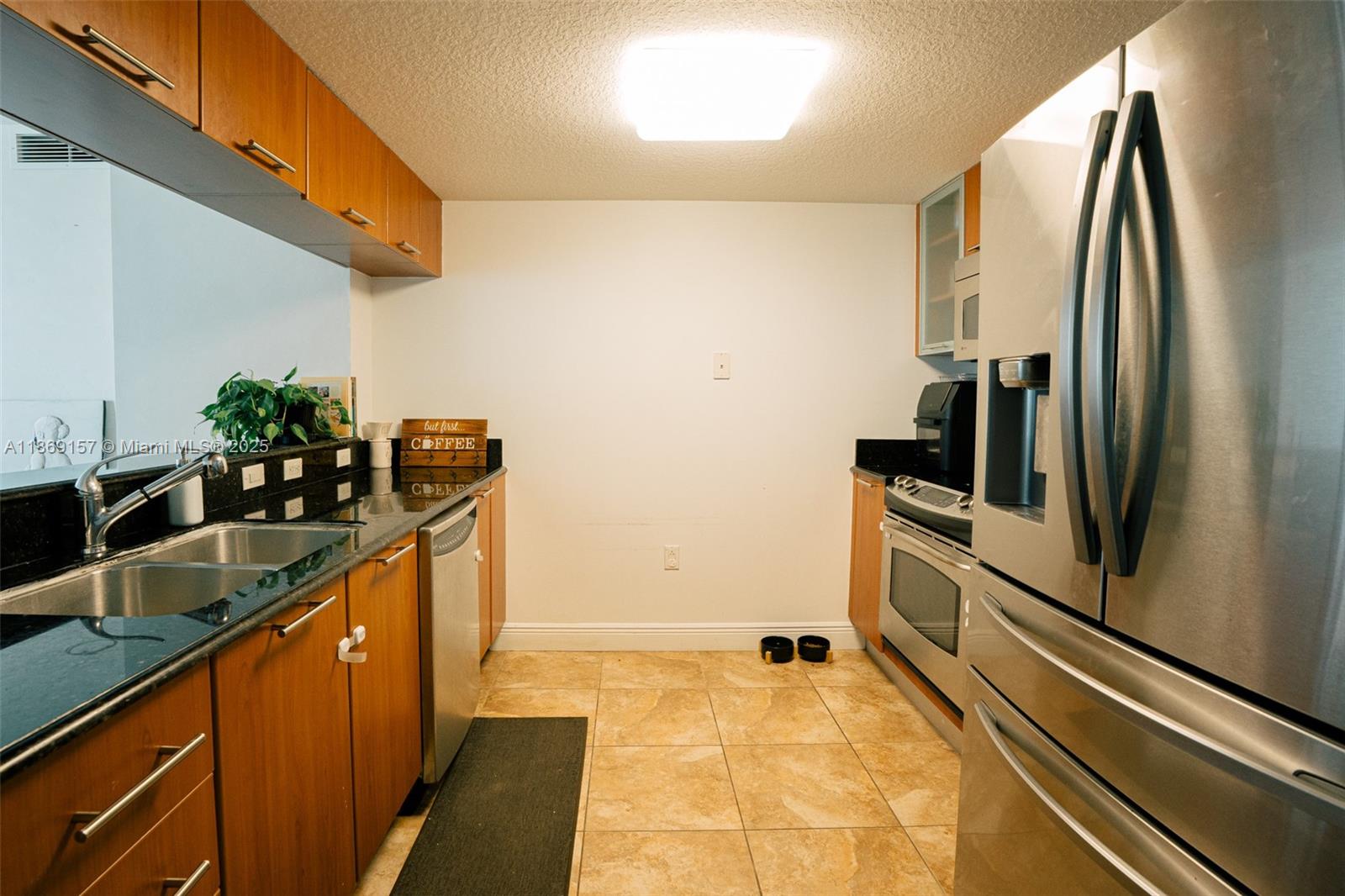 1800 CLUB CONDO - Residential