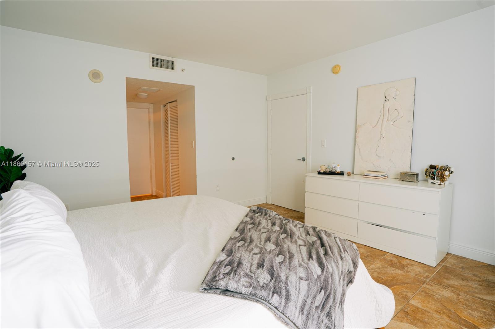 1800 CLUB CONDO - Residential