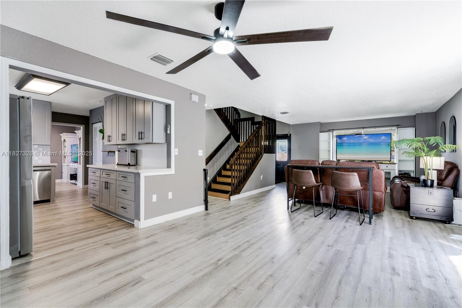 LAKES BY THE BAY SEC 6 - Residential