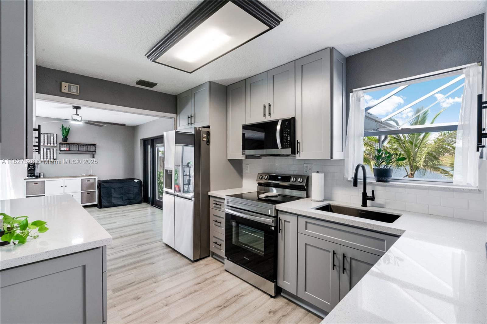 LAKES BY THE BAY SEC 6 - Residential