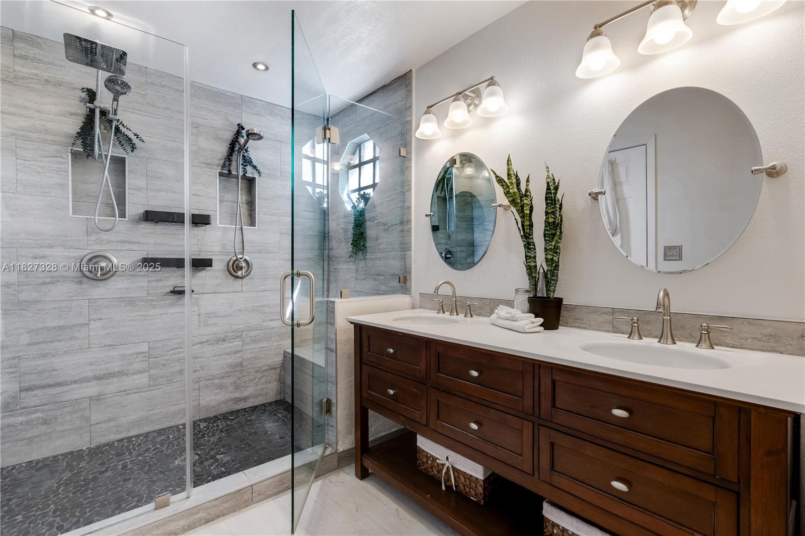 LAKES BY THE BAY SEC 6 - Residential