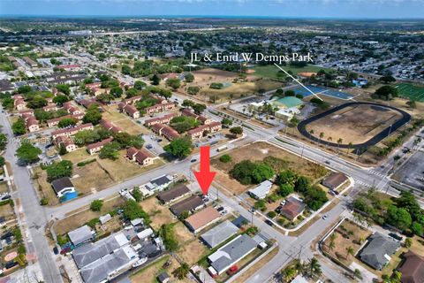 11467 SW 215th St 11467 Miami FL 33189