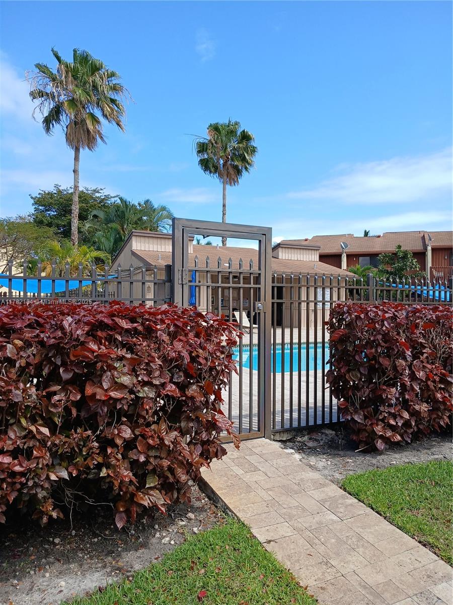 405 SE 11th Ter