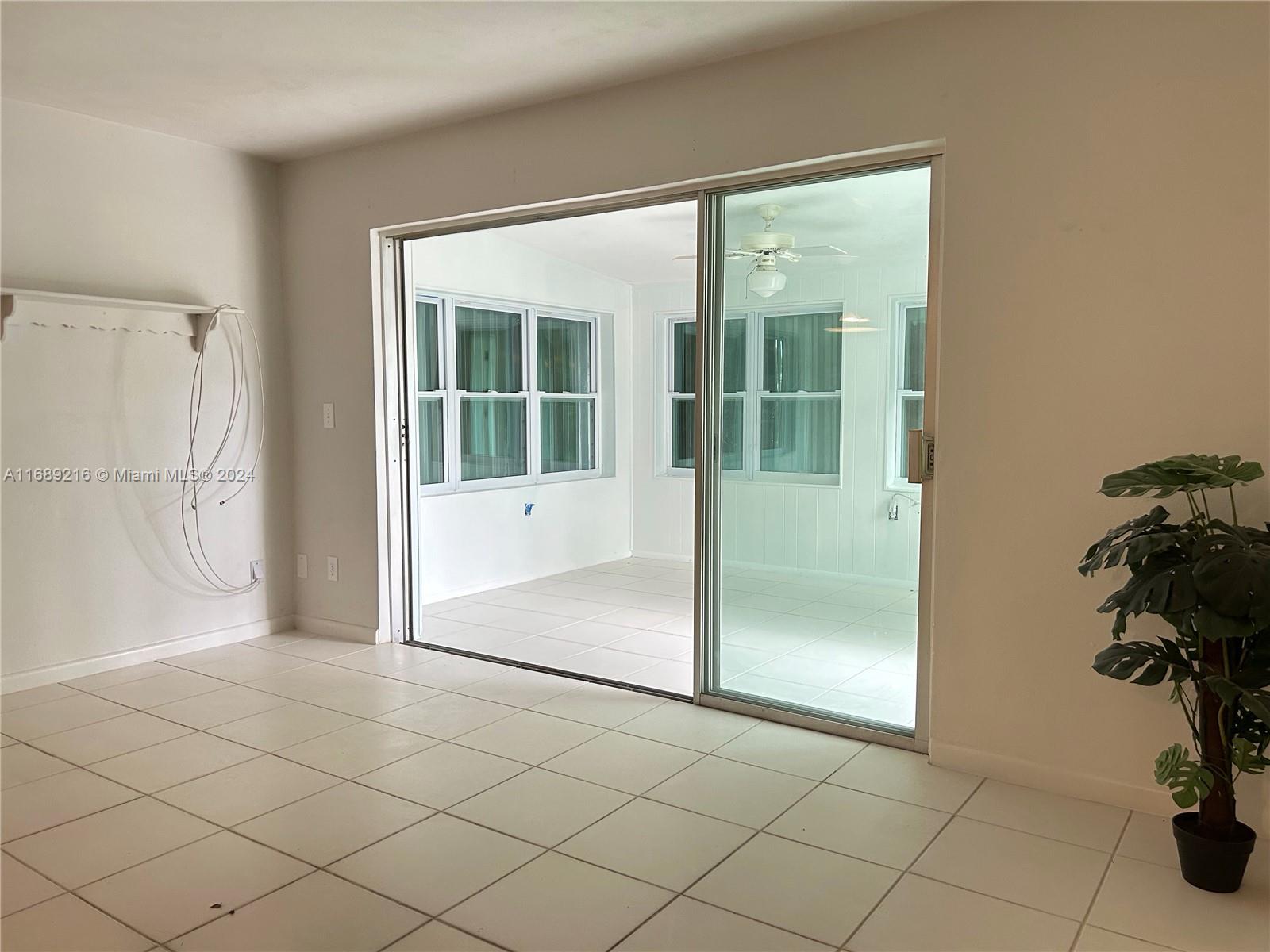 PALM LAKE PARK - Residential