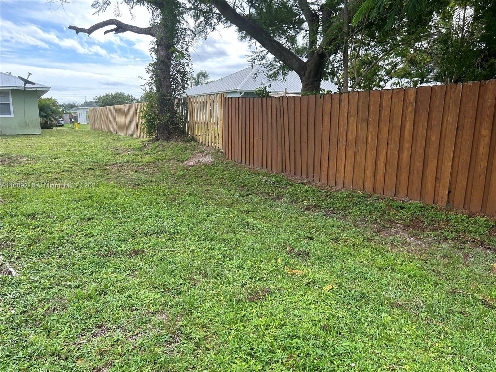 PALM LAKE PARK - Residential