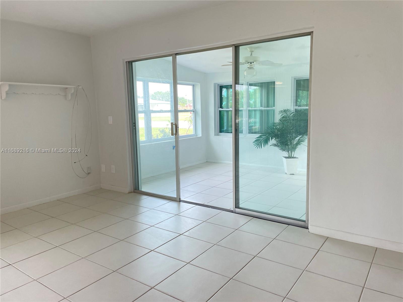 PALM LAKE PARK - Residential