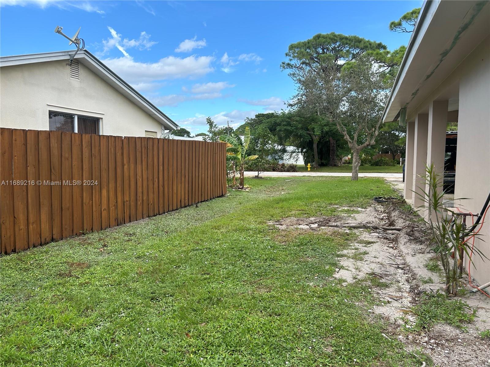 PALM LAKE PARK - Residential