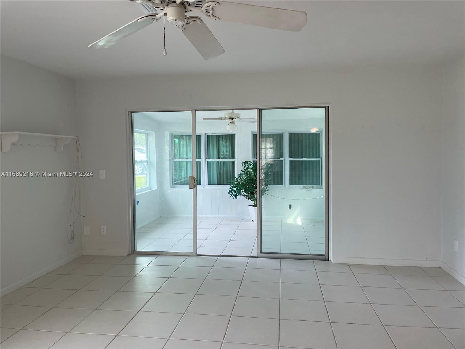 PALM LAKE PARK - Residential