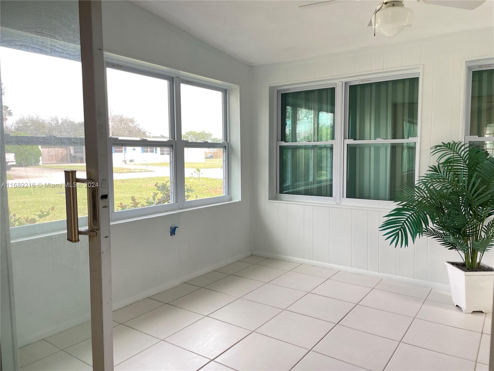 PALM LAKE PARK - Residential