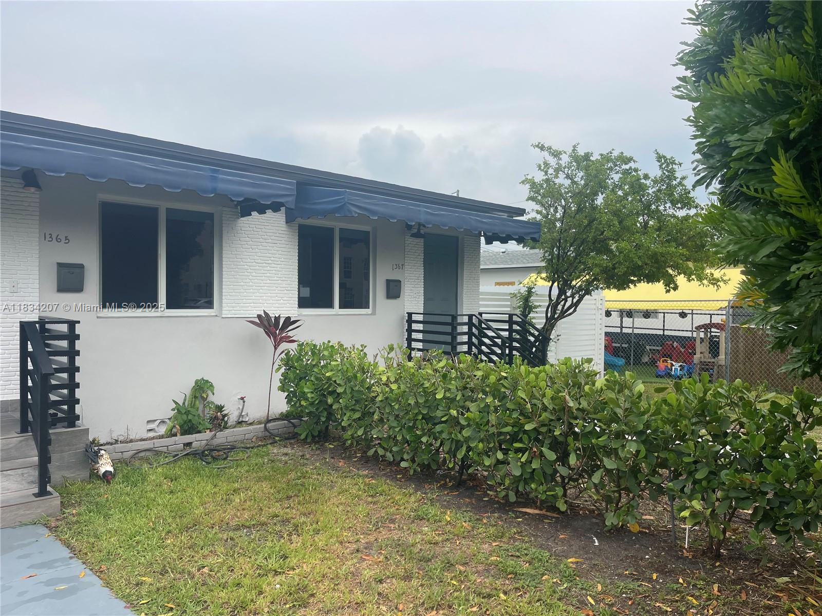 1367 SW 37th Ave 1365