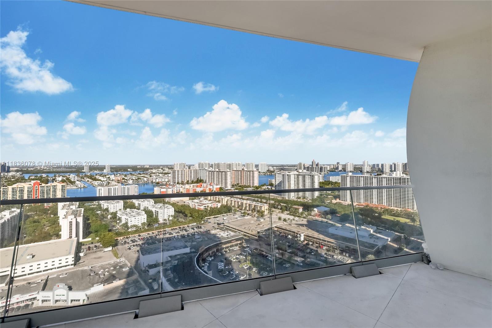 JADE SIGNATURE CONDO - Residential