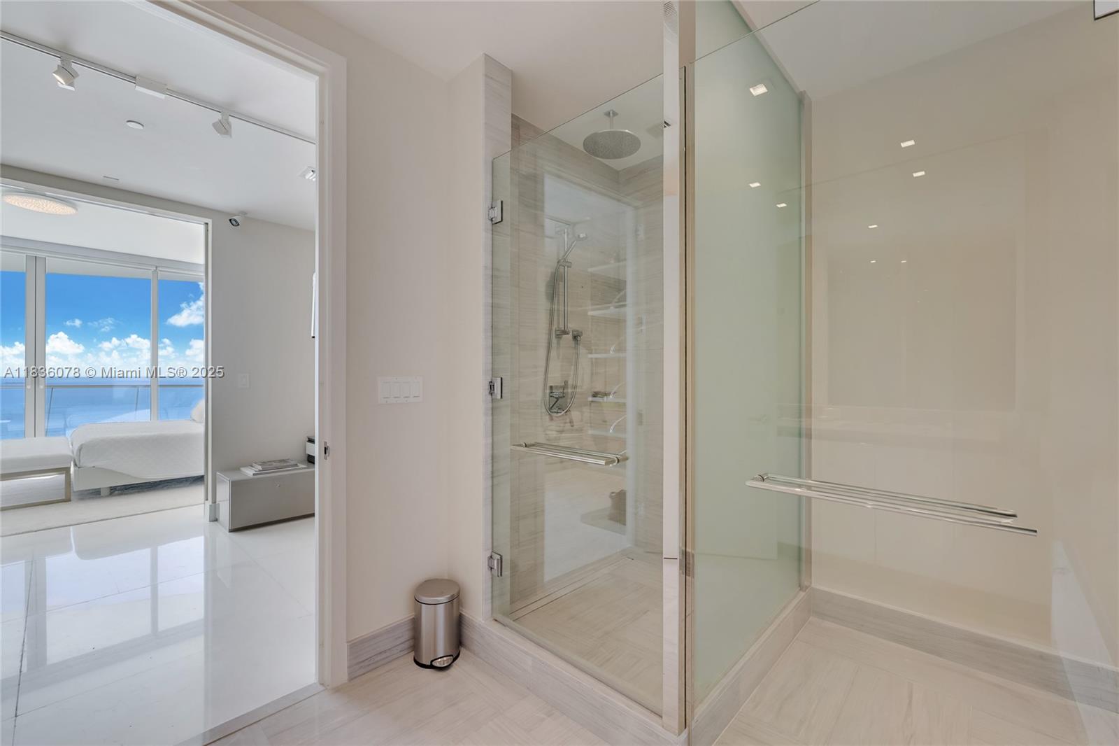 JADE SIGNATURE CONDO - Residential