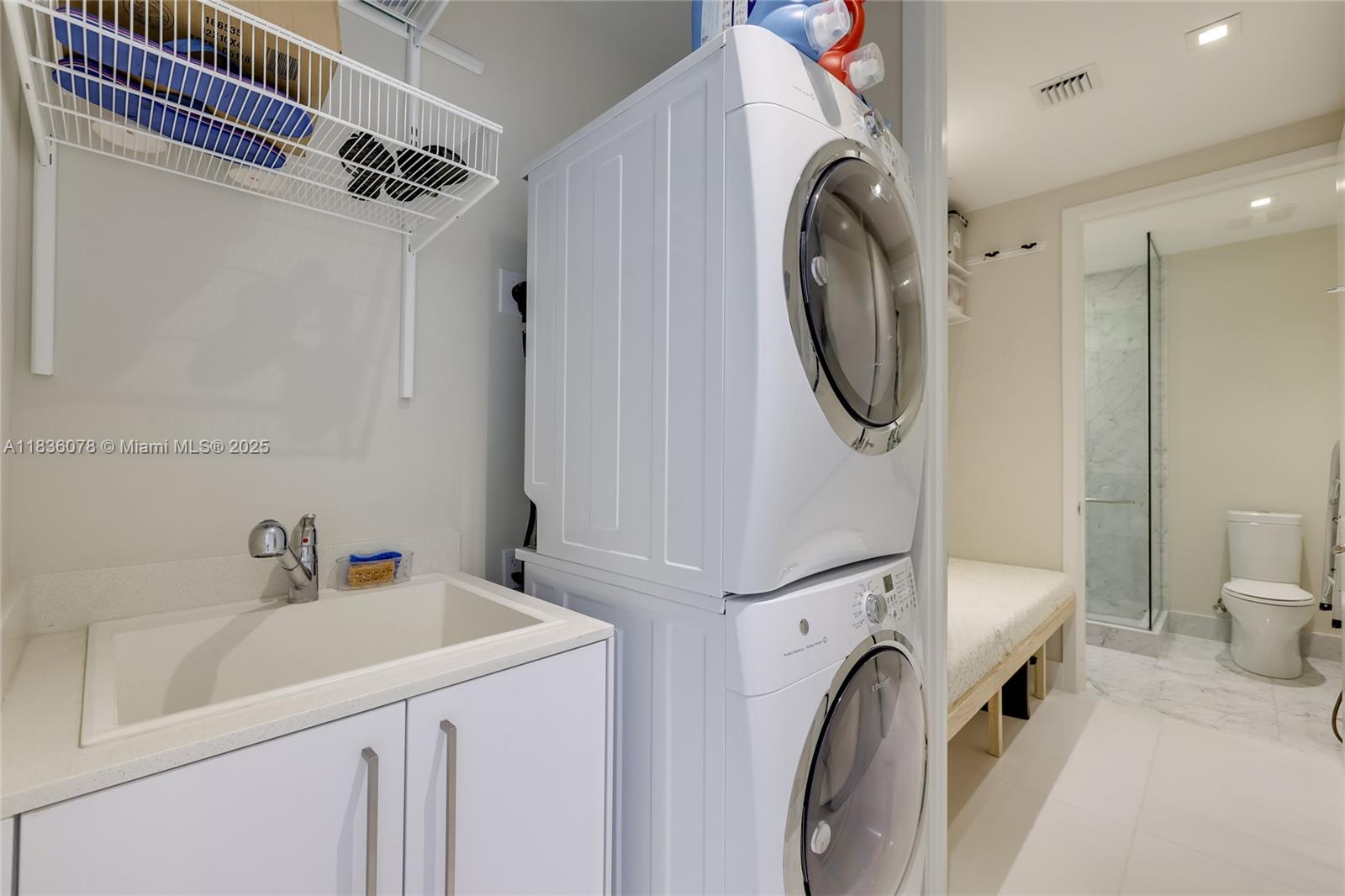 JADE SIGNATURE CONDO - Residential